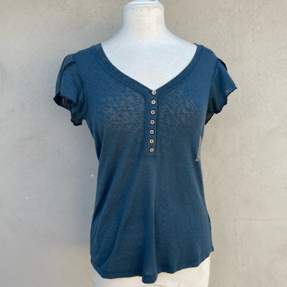 XS blueish grayish shirt with little buttons - Picture 3 of 11